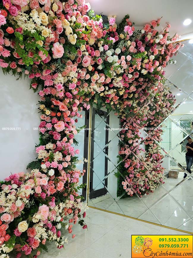 Tường hoa hồng giả trang trí thẩm mỹ viện 