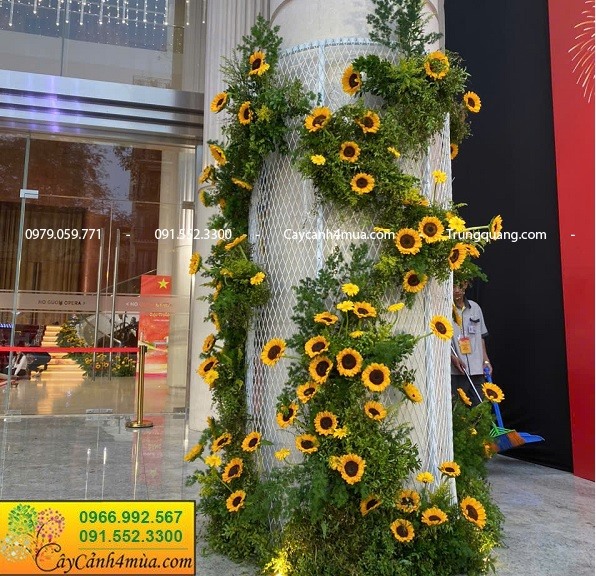 Trang trí hoa lụa kỷ niệm ngày lễ thống nhất đất nước