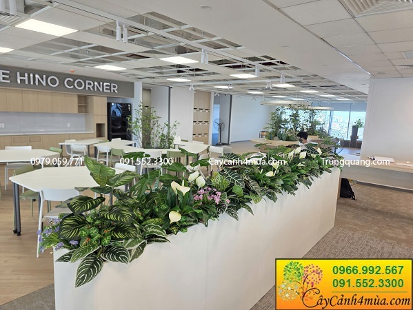 Hộc cây giả xanh chovăn phòng làm việc hiện đại