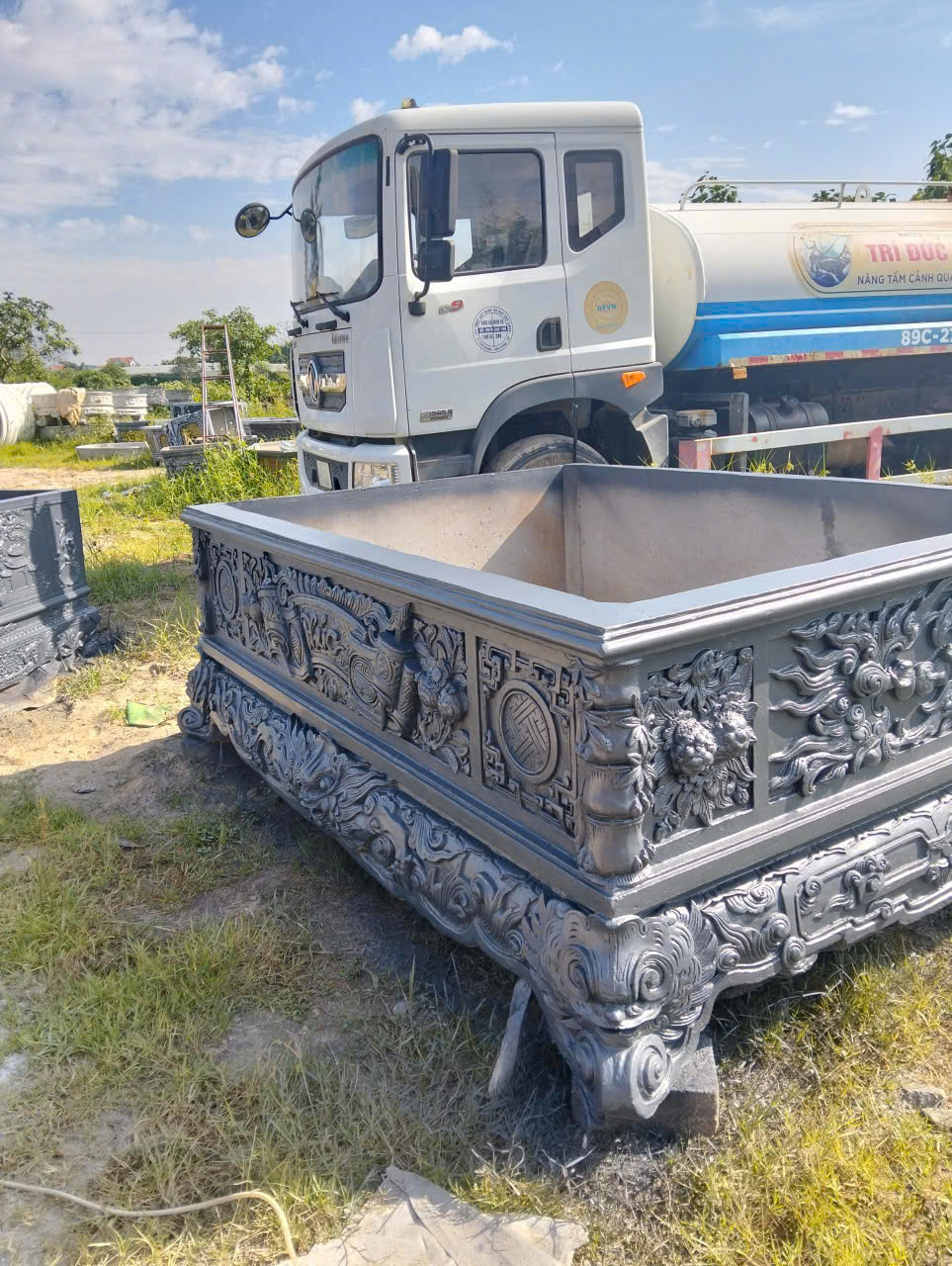 Chậu xi măng kích thước 2m40x 1m75 x 83cm